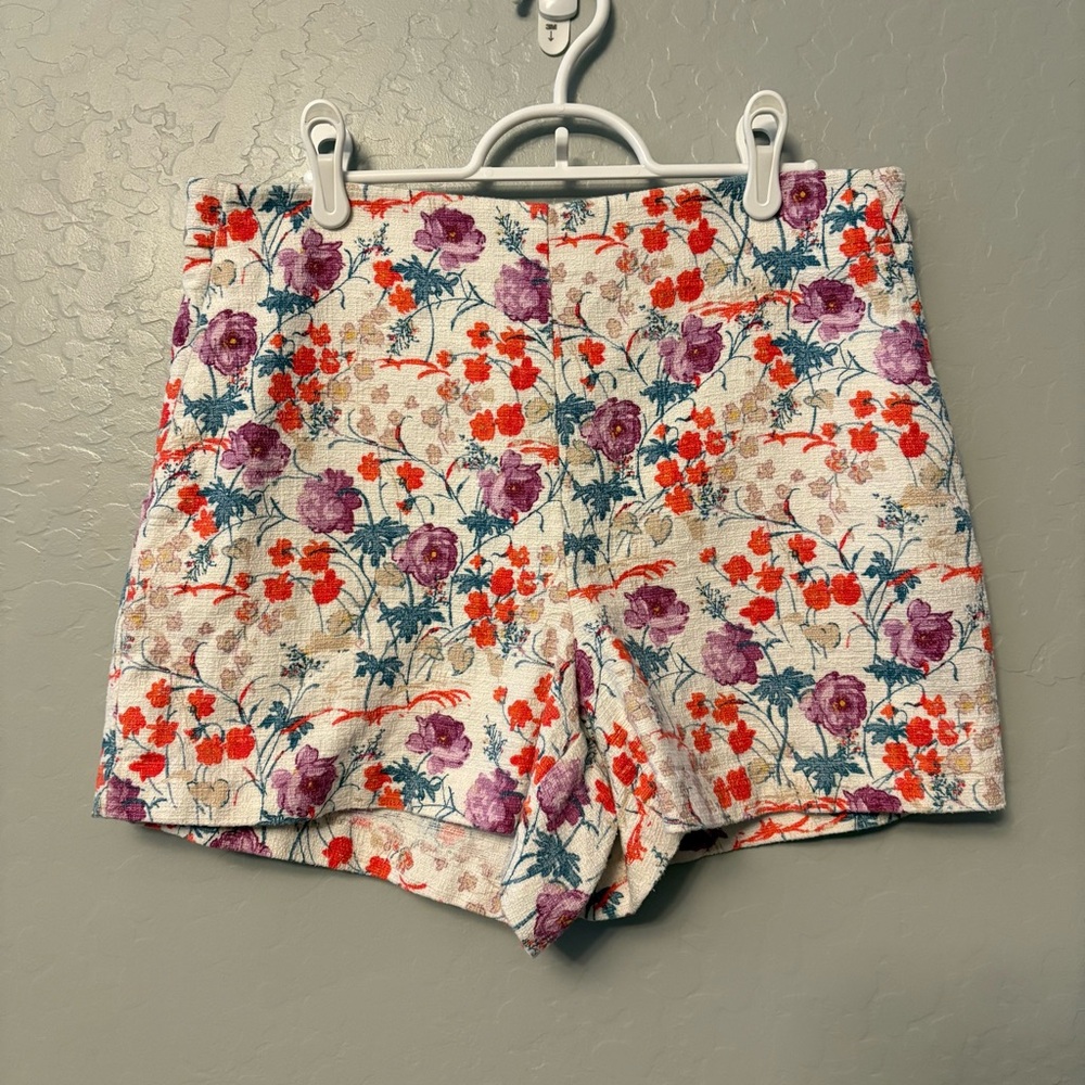 Ann Taylor white and purple floral high waisted side zip dressy shorts size 8 - Picture 2 of 16